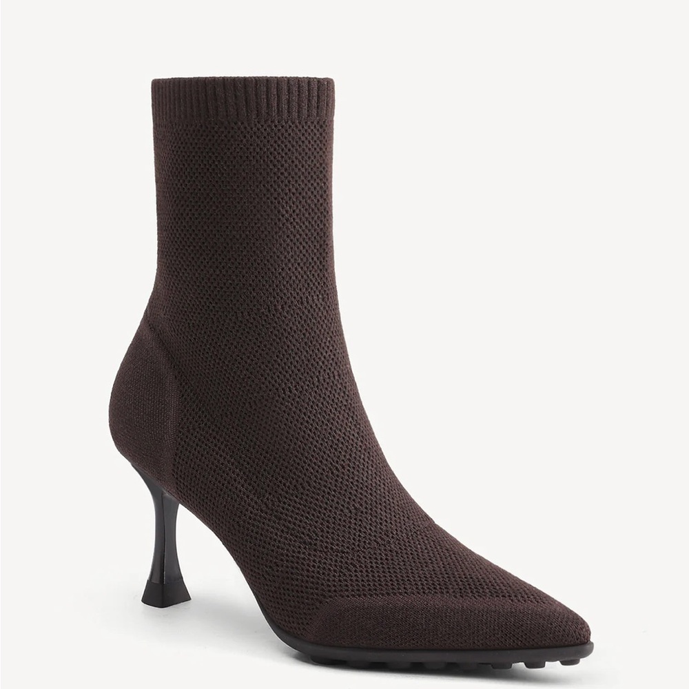 Elegant, Cozy Island SoftBounce Pointed Toe Heeled Ankle Boots. Coffee. Size 9.